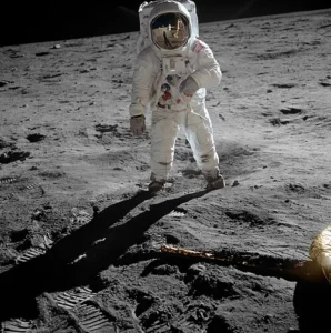 By Neil Armstrong - http://www.hq.nasa.gov/alsj/a11/AS11-40-5903HR.jpghttp://www.archive.org/details/AS11-40-5903 (TIFF image)NASA Image and Video Library, Public Domain, https://commons.wikimedia.org/w/index.php?curid=3847764